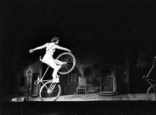 Scala: Maurice & May (Radfahrjongleure)