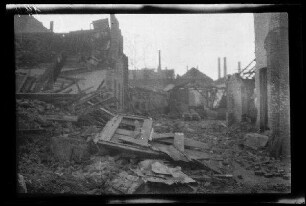 Lille (?) (Dep. Nord, Frankreich): Schutthaufen und Ruinen