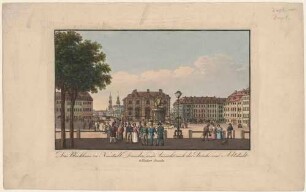 Der Neustädter Markt in Dresden, Blick nach Süden, mit dem Reiterstandbild August des Starken (Goldener Reiter), der Neustädter Wache (Blockhaus) und Blick über die Augustusbrücke auf die Altstadt