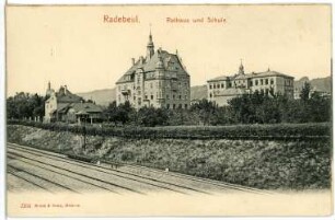 Radebeul. Rathaus und Schule