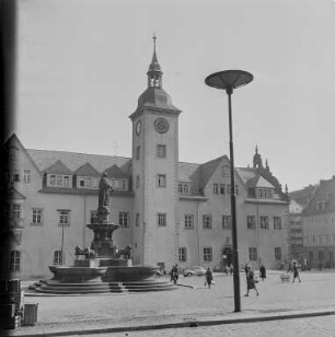 Freiberg Markt : Freiberg. Obermarkt mit Rathaus und Brunnen "Otto der Reiche". Straßenbild