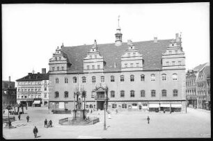 Wittenberg. Markt mit Rathaus und Lutherdenkmal