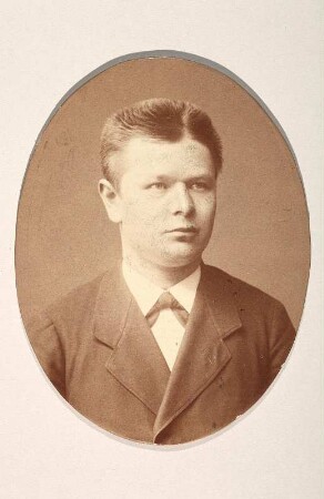 Porträt Emil Rottgardt : Foto-/Bildersammlung Stenografische Sammlung. Porträt Emil Rottgardt. Photographie (1884/1888; O. Rothe). Dresden: SLUB P a 0197