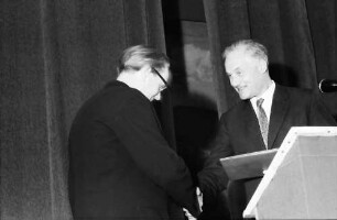 Hausen im Wiesental: Überreichung des Hebelpreises, Hebelpreisträger Dr. Eberhard Meckel, Kultusminister Prof. Dr. Hahn