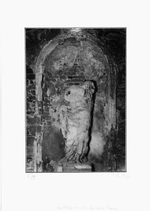 Dresden-Altstadt. Residenzschloß. Fragment der zerstörten Justitia im Vorraum der Englischen Treppe