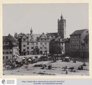 Marktplatz mit Stadtkirche im Hintergrund (128).