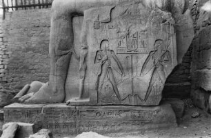 Westliche Sitzfigur Ramses II.