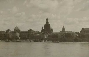 Dresden, Blick von der Augustusbrücke auf die Brühlsche Terrasse und Frauenkirche
