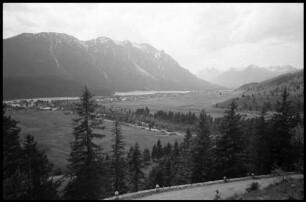 Weissenbach: Blick ins Lechtal, von der Gaichtpass Straße