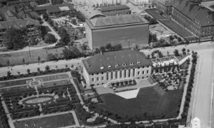 Dresden-Räcknitz. Studentenhaus an der Mommsenstraße. Luftbild-Schrägaufnahme von Süden
