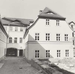 Torgebäude und Wohnhaus