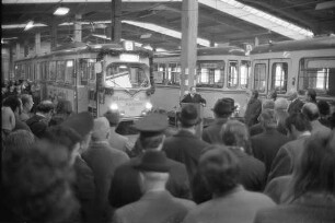 Übergabe des 60., von der Waggon-Union Berlin gebauten Straßenbahnwagens, an die Karlsruher Verkehrsbetriebe