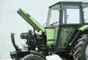 Fotografie: Traktor, Standardtraktor, Verbrennungsmotor, Dieselmotor, Kabine