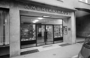 Freiburg: Amerikahaus, Eingang