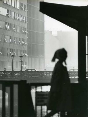 Hamburg-Neustadt. Blick auf die Adolphsbrücke. Sie verbindet den Alten Wall mit dem Neuen Wall über die kleine Alster.