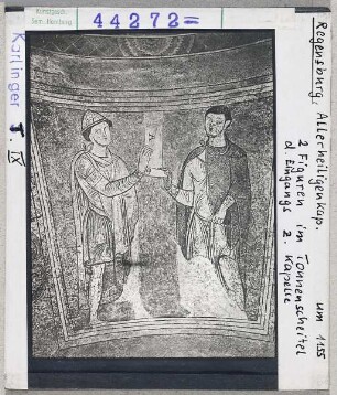 Regensburg: Allerheiligenkapelle, zwei Figuren im Tonnenscheitel des Eingangs zur Kapelle