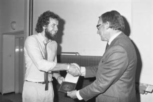 Verleihung der Weinbrenner-Plakette 1981 an den Architekturstudenten Horst Dittrich