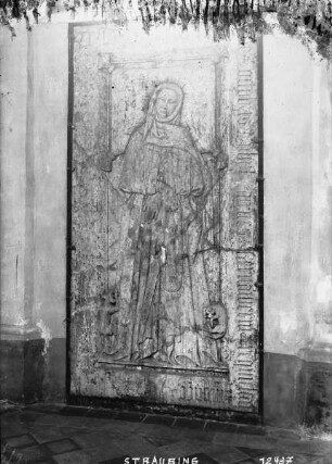 Grabplatte der Agnes Bernauer