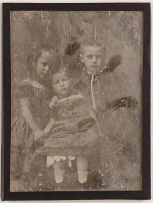 Drei unbekannte Kinder