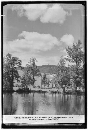 Oberwiesenthal. FDGB Ferienheim Eschenhof (1000 Meter) mit Fichtelberg (1214 Meter)