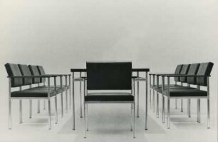 Tisch "Mod. 31 / 71" und Sessel "Mod. 1 / 14" von Ernst Moeckl