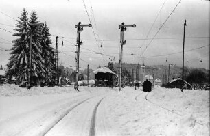 Titisee: Verschneite Bahnhofsanlage