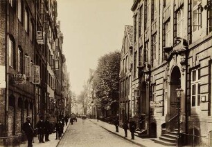 "Alter Wandrahm von der Poggenmühle aus gesehen" aus der Mappe "Hamburg 1884. Ansichten aus dem niederzulegenden Stadttheil"