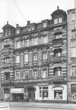 Dresden-Neustadt, Königsbrücker Straße 60. Wohnhaus mit Läden (um 1900). Straßenansicht