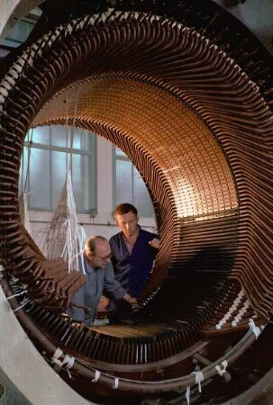VEB Lokomotivbau Elektrotechnische Werke "Hans Beimler" Hennigsdorf. Wicklung eines Motors : Hennigsdorf. VEB Lokomotivbau Elektrotechnische Werke "Hans Beimler" Hennigsdorf. Wicklung eines Motors