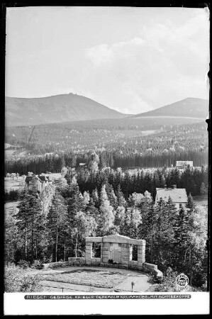 Krummhübel im Riesengebirge, Kriegerdenkmal und Schneekoppe