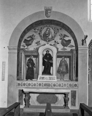 Nischenausmalung für Altar des Nikolaus von Tolentino — Maria mit Kind und Engeln über dem heiligen Nikolaus von Tolentino und Rochus (Nikolausstatue: 1736)
