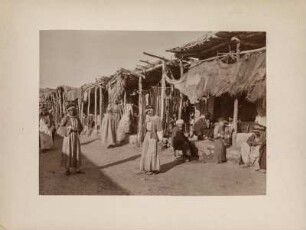 Markt in Mossul : Verkaufsstände mit Händlern in Mossul.