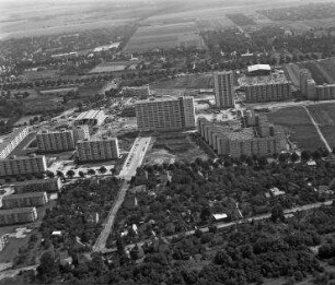 Luftaufnahme, Blick von Westen auf die John-Locke-Siedlung. Berlin-Lichtenrade, John-Locke-Straße