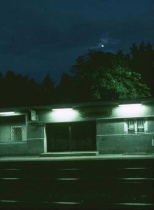 Saarmund Empfangsgebäude Bahnsteig