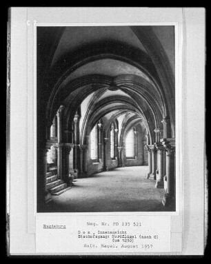 Magdeburg, Dom St. Mauritius und St. Katharina, Innenaufnahme, Bischofsgang : Nordflügel nach Osten, um 1230