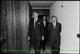 Besuch von Prof. Glenn Theodor Seaborg (Nobelpreisträger und Präsident der United States Atomic Energy Commission (USAEC)) am Kernforschungszentrum Karlsruhe (KfK)