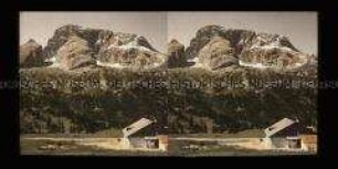 Gasthaus auf der Plätzwiese dem Hochplateau im Pragsertal mit der Rothwand im Hintergrund
