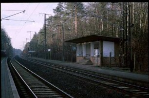 Bergholz unterer Bahnsteig Wartehalle