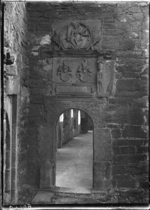 Burg Ravensburg Renaissance Portal mit dem Allianzwappen der Rittergeschlechter Göler-Menzingen