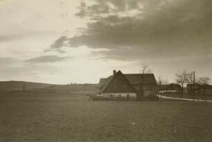 Gehöfte, Altenberg-Fürstenwalde : Wohnhaus in Fürstenwalde. Abendstimmung