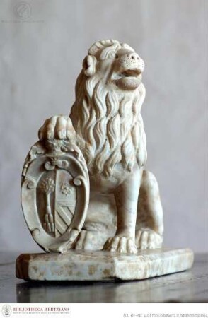 Skulptur eines Löwen mit dem Wappen der Familie Cesi