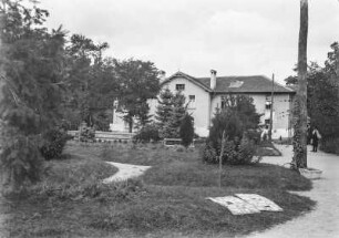 Vorgarten : Vorgarten eines Hauses.
