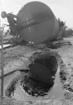 Zusammenstoß zweier Eisenbahntankzüge auf dem Raffineriegelände von Esso und OMW