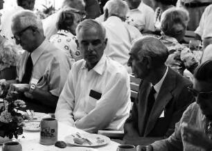 26. Tagung 1976 Physiker; Gruppen beim Bayrischen Frühstück: James Rainwater, Willis E. Lamb, Alfred Kastler, Frau U. Lamb