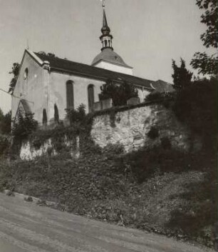 Maxen, Pfarrkirche : Maxen (Kreis Pirna), Pfarrkirche, 16. Jahrhundert, 1625 (Turm), Ansicht von Nordost mit Kirchhofmauer