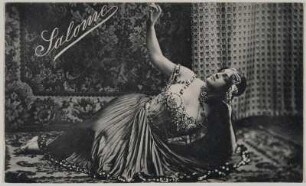 Charlotte Basté als Salome in dem Schauspiel "Johannes der Täufer". Fotografie (Weltpostkarte, bezeichnet). Hoftheater Dresden, um 1900