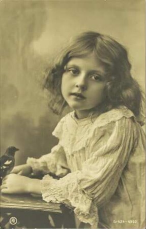 [Ein Mädchen und ein Vogel]