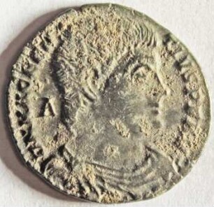 Römische Münze, Nominal Maiorina, Prägeherr Magnentius, Prägeort Trier, Original