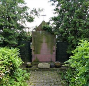 Gefallenendenkmal auf dem Friedhof; Florstadt, Friedhofsweg