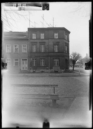 Angermünde, Markt. Wohnhaus mit Laden. Straßenfront